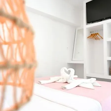 Cycladic Nest In Dryopida *