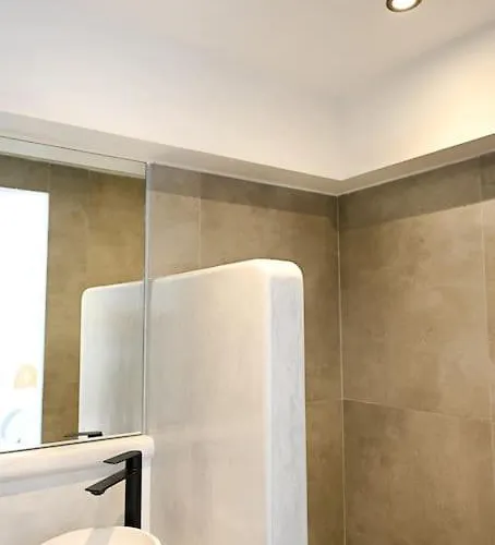 Cycladic Nest In Dryopida *