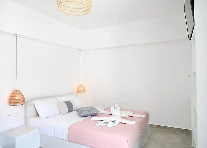 Cycladic Nest In Dryopida Kythnos