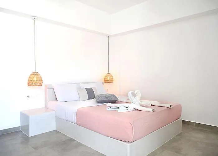 Cycladic Nest In Dryopida Kythnos