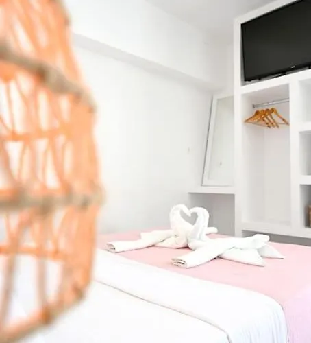 Cycladic Nest In Dryopida *