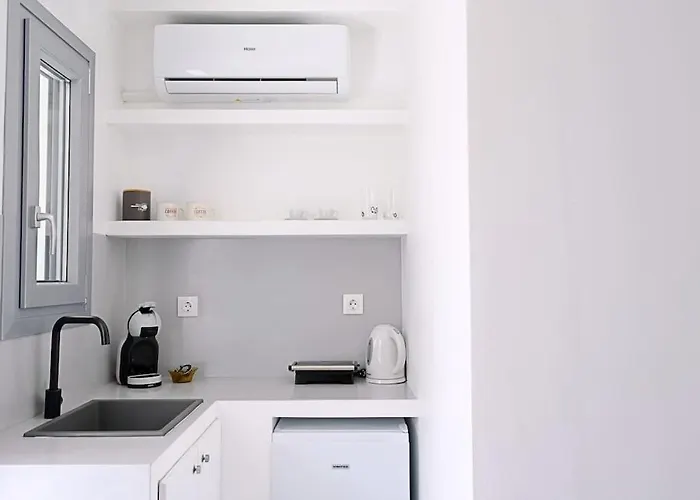 Cycladic Nest In Dryopida *