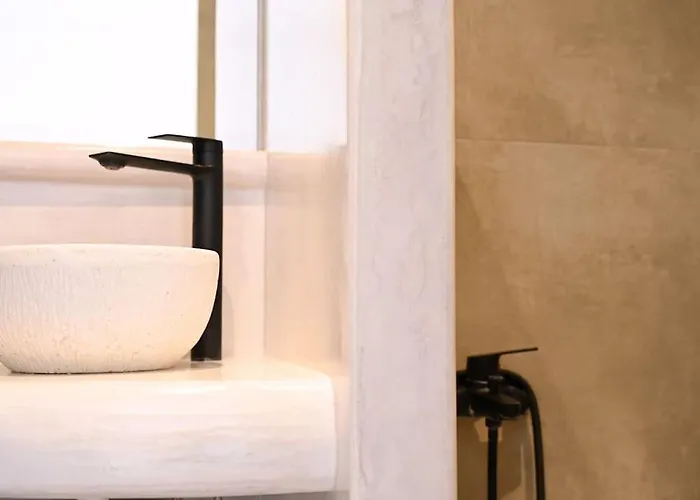 Cycladic Nest In Dryopida * Kythnos